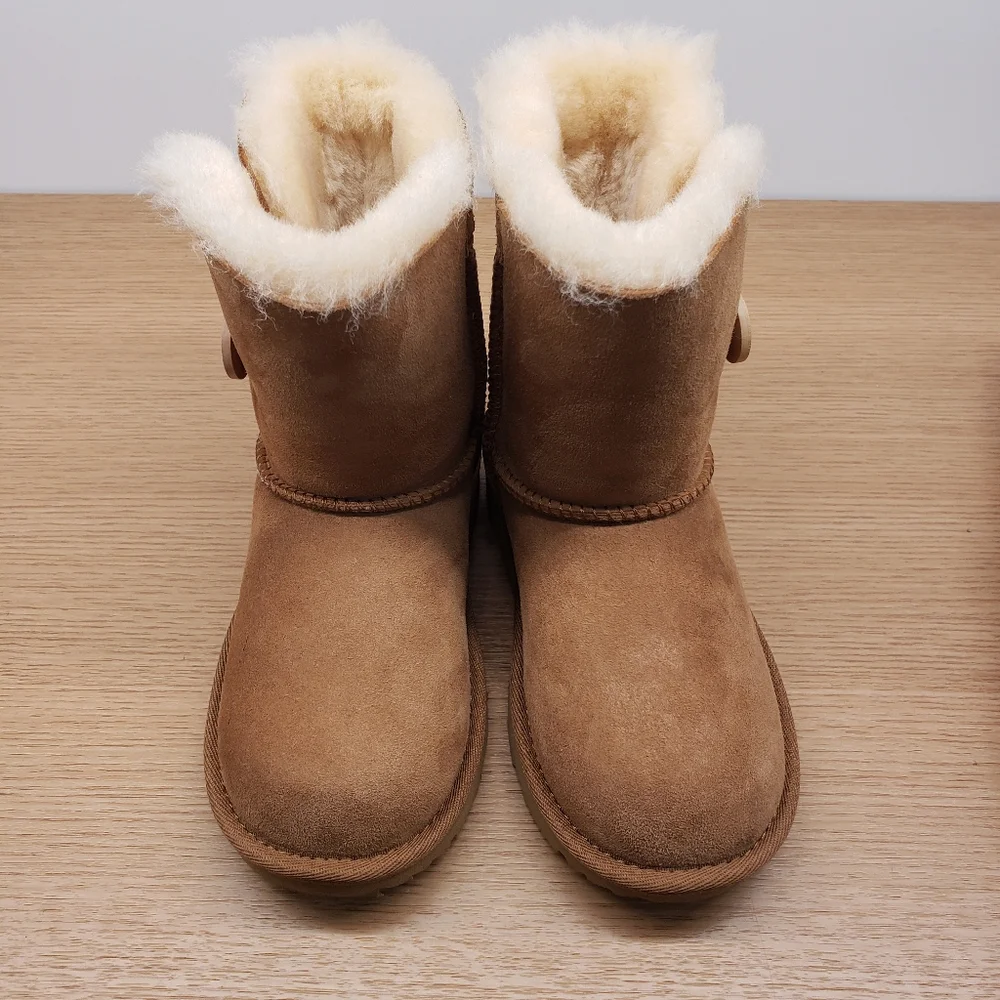 Ugg Bailey Button Boot Chestnut New in box